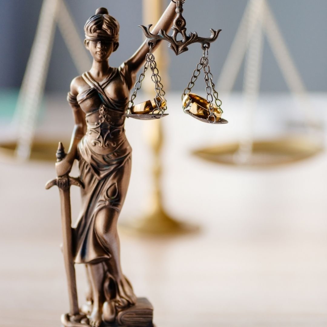 symbol prawa i rozwód międzynarodowy